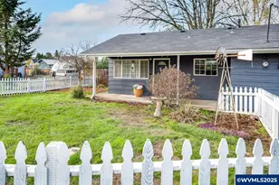375 N 6th St, Harrisburg, OR 97446 - Photo 5