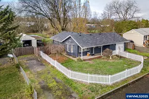 375 N 6th St, Harrisburg, OR 97446 - Photo 3