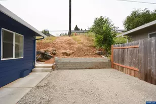 928 Trust Ln SE, Salem, OR 97306 - Photo 29