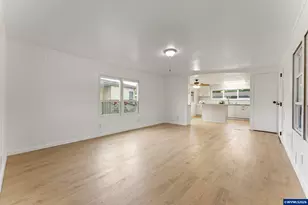 570 N 10th Av, Cornelius, OR 97113 - Photo 9