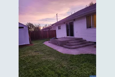730 Burton St, Harrisburg, OR 97446 - Photo 21