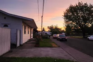 730 Burton St, Harrisburg, OR 97446 - Photo 3