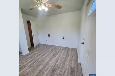 730 Burton St, Harrisburg, OR 97446 - Photo 17