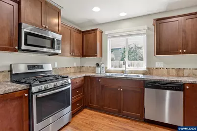 511 Paradise St, Woodburn, OR 97071 - Photo 9
