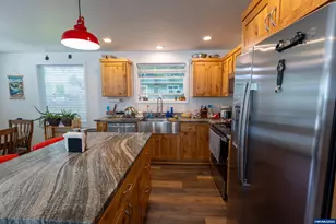 233 S 15th St, Philomath, OR 97370 - Photo 25