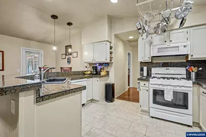 4255 Great Plains Dr NE, Salem, OR 97305 - Photo 13