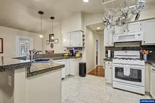 4255 Great Plains Dr NE, Salem, OR 97305 - Photo 13