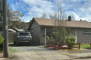 830 S 7th St, Cottage Grove, OR 97424 - Photo 5