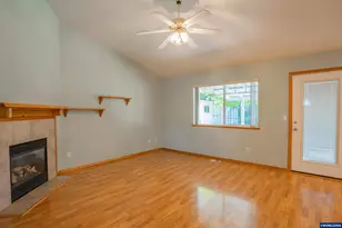 434 Water's Edge Ct, Lebanon, OR 97355 - Photo 13