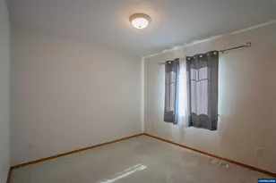 434 Water's Edge Ct, Lebanon, OR 97355 - Photo 21
