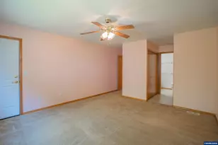 434 Water's Edge Ct, Lebanon, OR 97355 - Photo 15