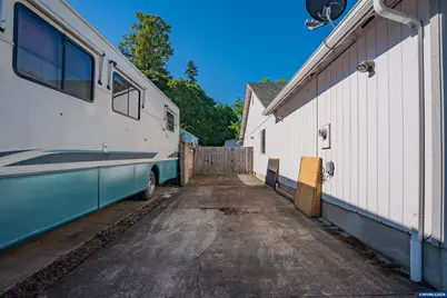 434 Waters Edge Ct, Lebanon, OR 97355 - Photo 35