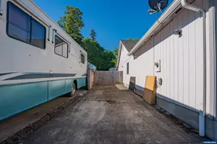434 Water's Edge Ct, Lebanon, OR 97355 - Photo 35