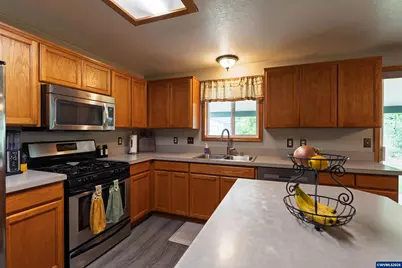3002 S 7th Pl, Lebanon, OR 97355 - Photo 15