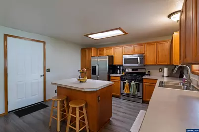 3002 S 7th Pl, Lebanon, OR 97355 - Photo 13