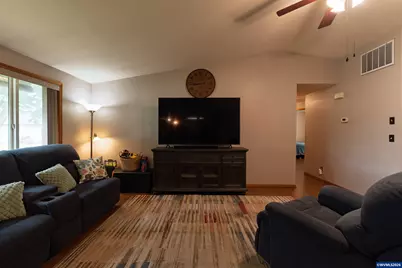 3002 S 7th Pl, Lebanon, OR 97355 - Photo 5