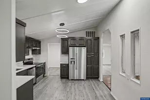 1805 48th Ave SE, Albany, OR 97322 - Photo 11