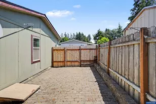 1015 Oak St, Silverton, OR 97381 - Photo 33