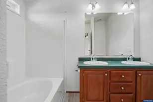 1015 Oak St, Silverton, OR 97381 - Photo 21