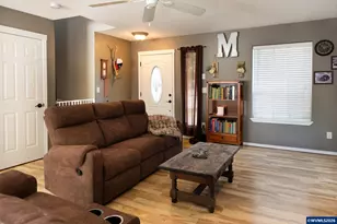 926 Falcon Ct, Lebanon, OR 97355 - Photo 11