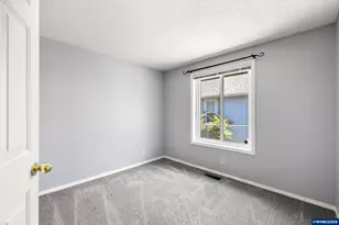 1942 Waymire St NW, Salem, OR 97304 - Photo 31