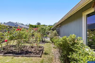 1942 Waymire St NW, Salem, OR 97304 - Photo 45