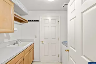 1942 Waymire St NW, Salem, OR 97304 - Photo 23