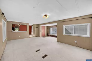 450 SE Lacreole Dr, Dallas, OR 97338 - Photo 7