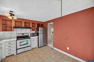 450 SE Lacreole Dr, Dallas, OR 97338 - Photo 15
