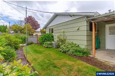 1563 Vanderbeck Ln, Woodburn, OR 97071 - Photo 11