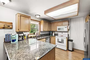 1589 Kenard St NW, Salem, OR 97304 - Photo 15