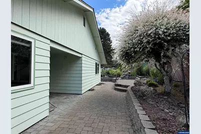 1852 Woodstock Cir NW, Salem, OR 97304 - Photo 21