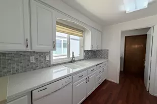 1852 Woodstock Cir NW, Salem, OR 97304 - Photo 7