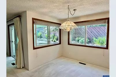 1852 Woodstock Cir NW, Salem, OR 97304 - Photo 5