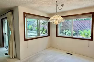 1852 Woodstock Cir NW, Salem, OR 97304 - Photo 5