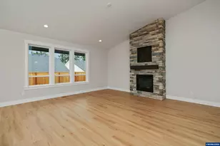 755 Emily Grace Ln SE, Salem, OR 97306 - Photo 19