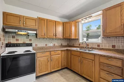 1385 Pearl St NE, Salem, OR 97301 - Photo 11