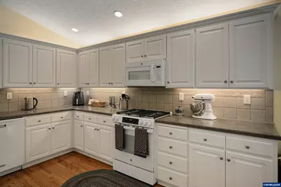 762 SE Saint Andrews Ln, Dallas, OR 97338 - Photo 17