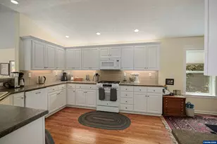 762 SE St Andrews Ln, Dallas, OR 97338 - Photo 13