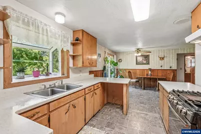 892 D St, Independence, OR 97351 - Photo 9