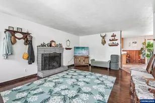 892 D St, Independence, OR 97351 - Photo 5
