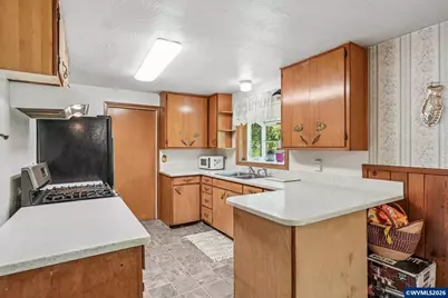 892 D St, Independence, OR 97351 - Photo 11