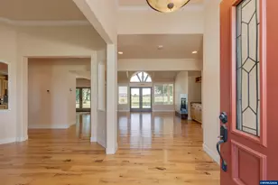 23522 Chaffey Ln, Aurora, OR 97002 - Photo 5