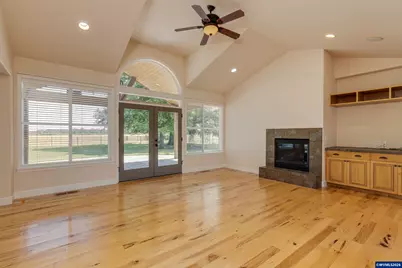 23522 Caffey Ln, Aurora, OR 97002 - Photo 7