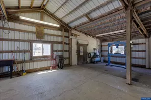 23522 Chaffey Ln, Aurora, OR 97002 - Photo 39