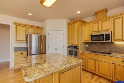 23522 Caffey Ln, Aurora, OR 97002 - Photo 13