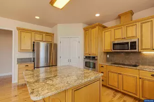 23522 Chaffey Ln, Aurora, OR 97002 - Photo 13