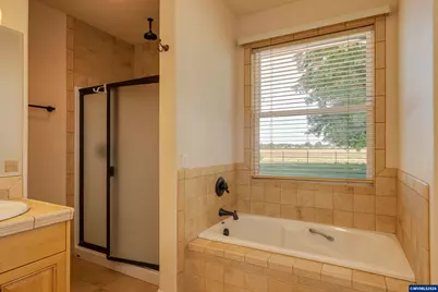 23522 Caffey Ln, Aurora, OR 97002 - Photo 21