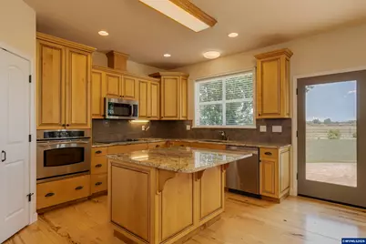 23522 Caffey Ln, Aurora, OR 97002 - Photo 11