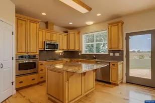 23522 Chaffey Ln, Aurora, OR 97002 - Photo 11